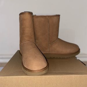Women Ugg’s Classic Short II